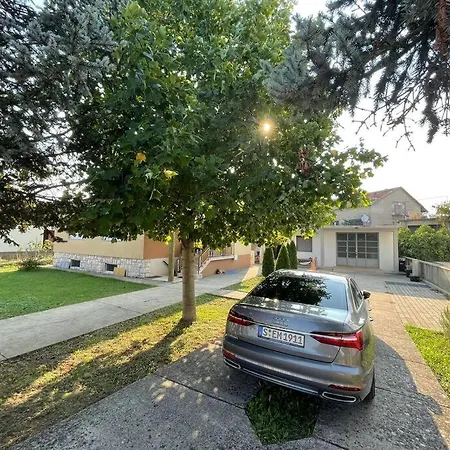 Apartament Leo *